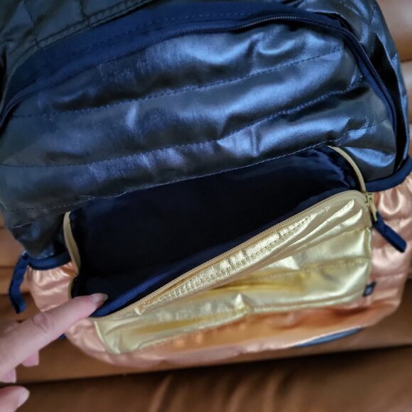 backpack - Picture 3 of 4